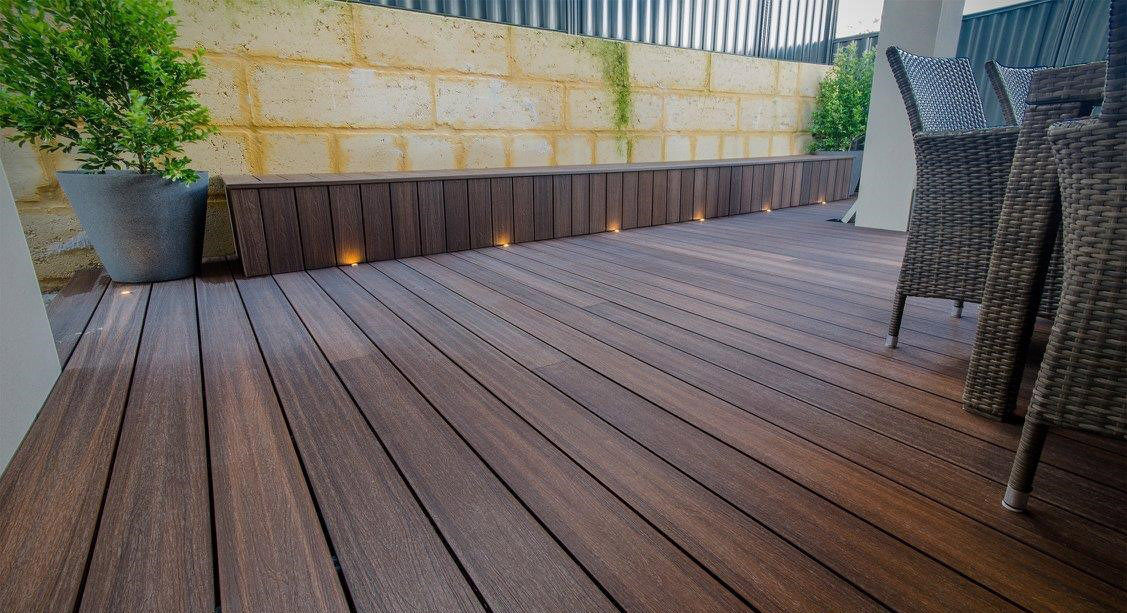 How Timber Decking Is The Best Backyard Home Style? Find It! post thumbnail image