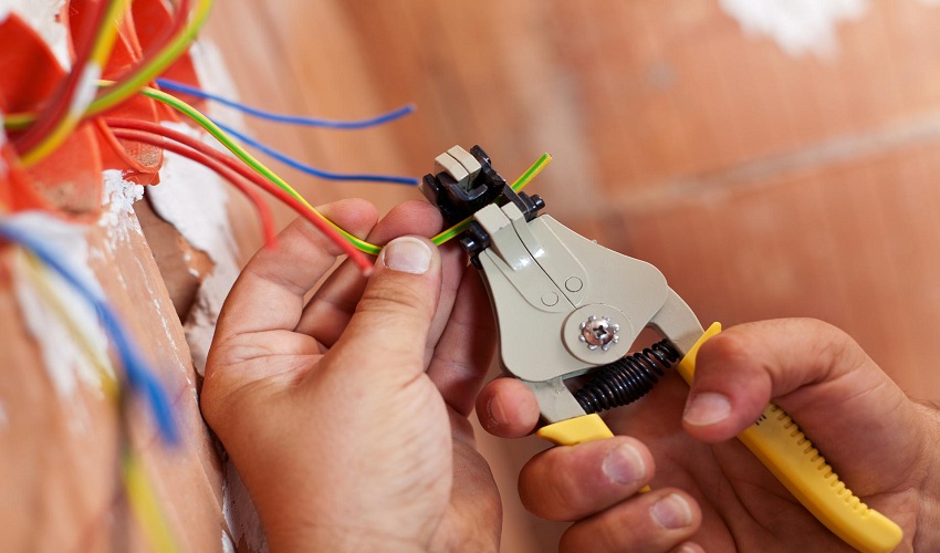 Know the Reasons You Should Take Help from Licensed Electrician post thumbnail image