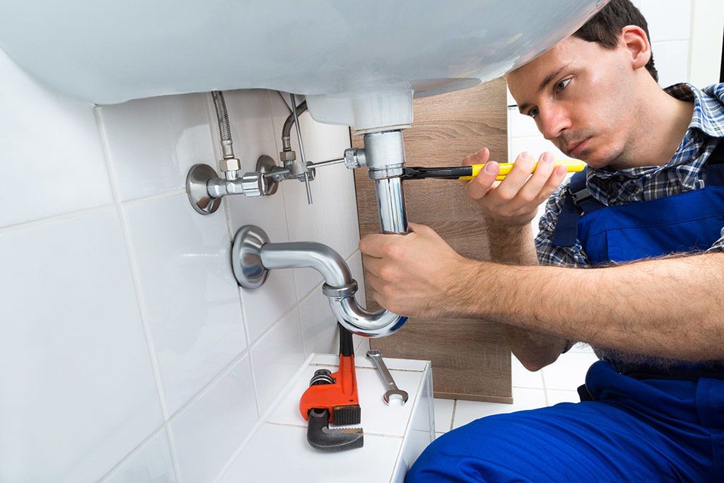 Are You in Need of a Plumber? Don’t Forget to Include These Things post thumbnail image
