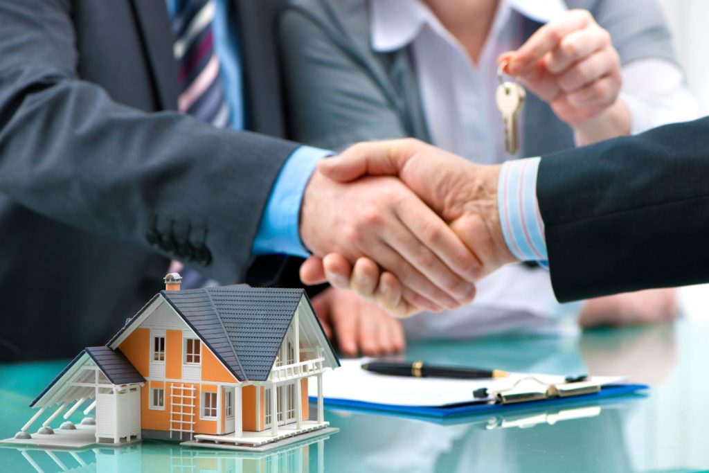 4 Reasons to Hire a Mortgage Broker